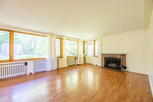 Building Photo - 205 Jinny Hill Rd