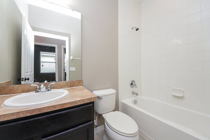 Building Photo - 7424 Azalea Cove Cir