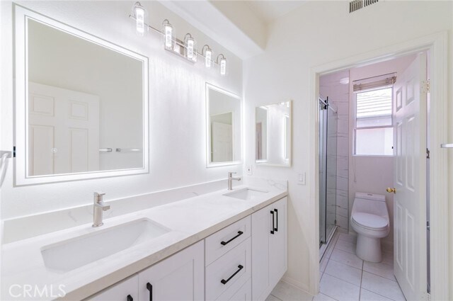 Building Photo - 22661 White Oaks