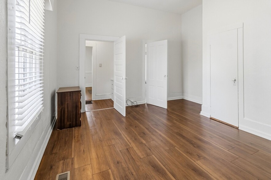 Building Photo - 318 Persons St