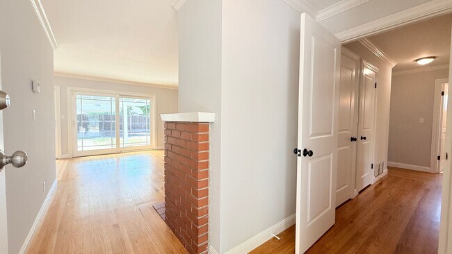 Building Photo - 1771 Lynwood Dr