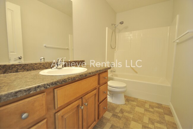 Building Photo - 462 W 1490 N