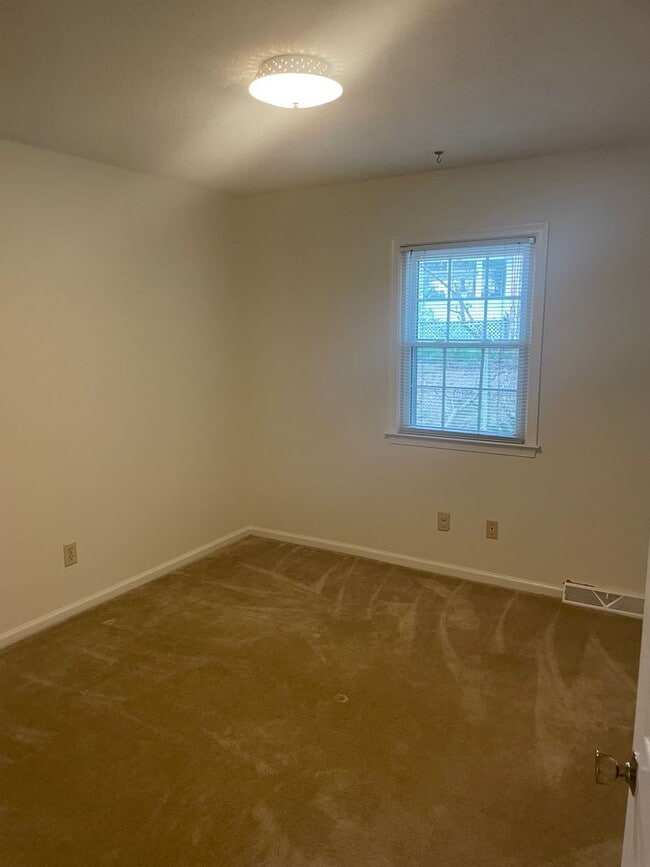 Building Photo - 3 Bedroom, 2 Bathroom house