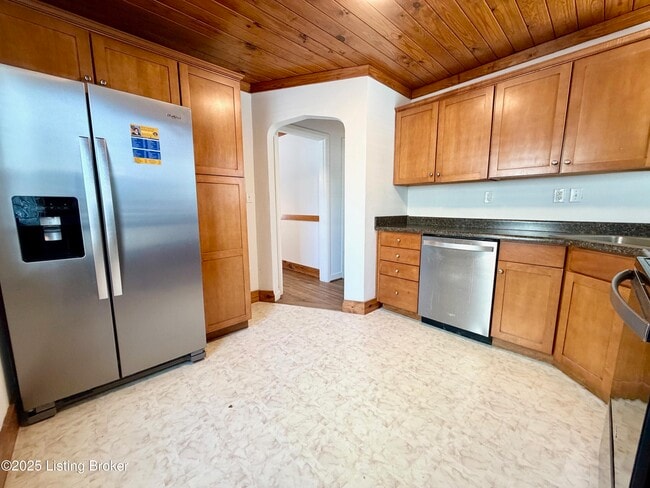 Building Photo - 628 Harris Pl