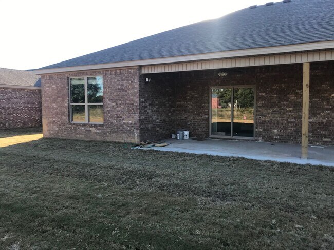 Building Photo - ***212 Alder Street***