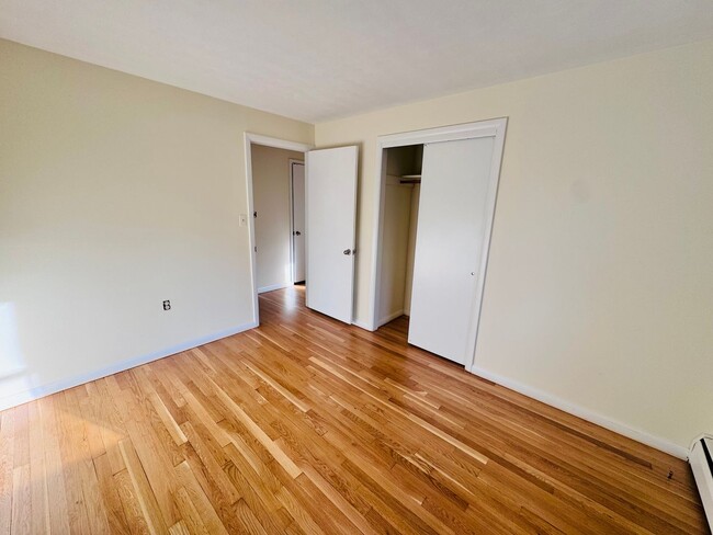 Building Photo - Spacious, sun-filled living with a backyar...