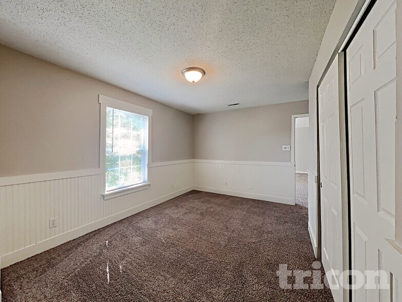 Building Photo - 2117 Westmere Dr