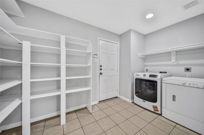 Building Photo - 32126 Willow Creek Park