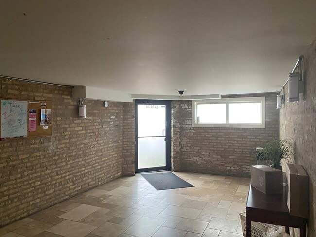 Building Photo - 6424 S Woodlawn Ave