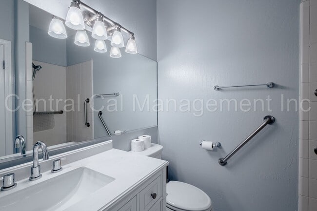 Building Photo - 4 Bedroom/3 Bath Home with Paid Solar - $3295 Per Month!