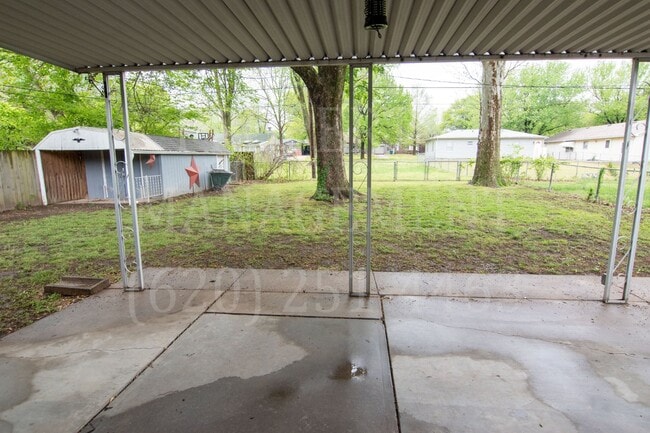 Building Photo - 4 Bedroom 2 Bath