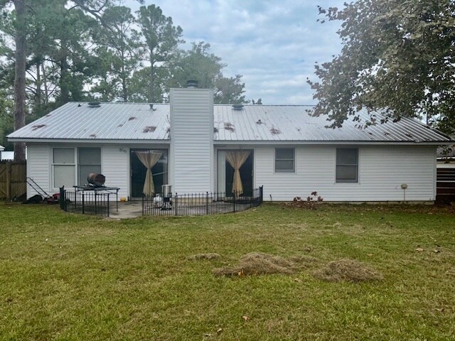 Building Photo - 2017 Bradley Ave