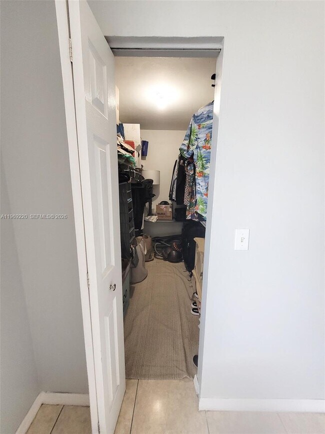 Building Photo - 1801 S Treasure Dr