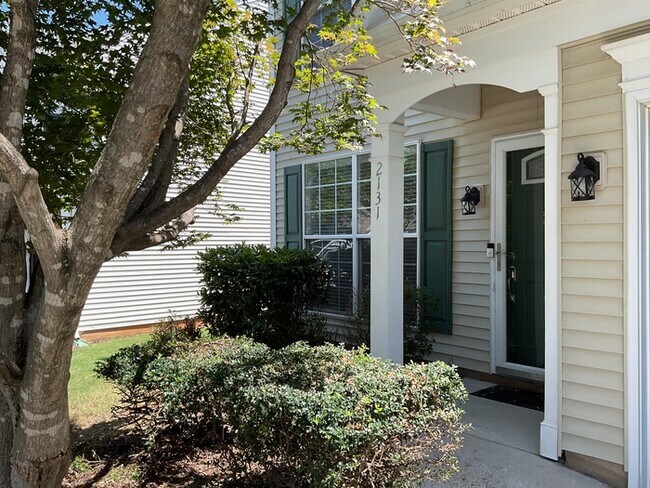 Building Photo - 3 bed, 2.5 bath in desirable Willowmere!