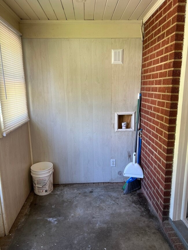 Building Photo - 225 Franklin St