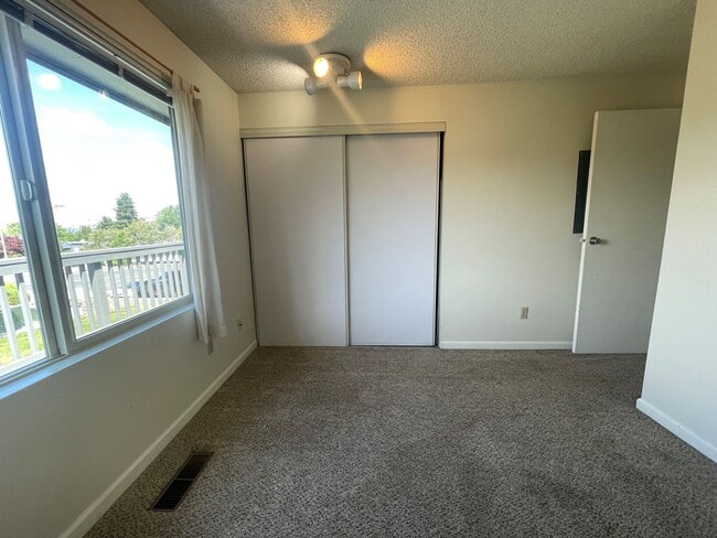 Building Photo - Now renting 2 bedroom 1.5 bathrooms Condo at Castlerock
