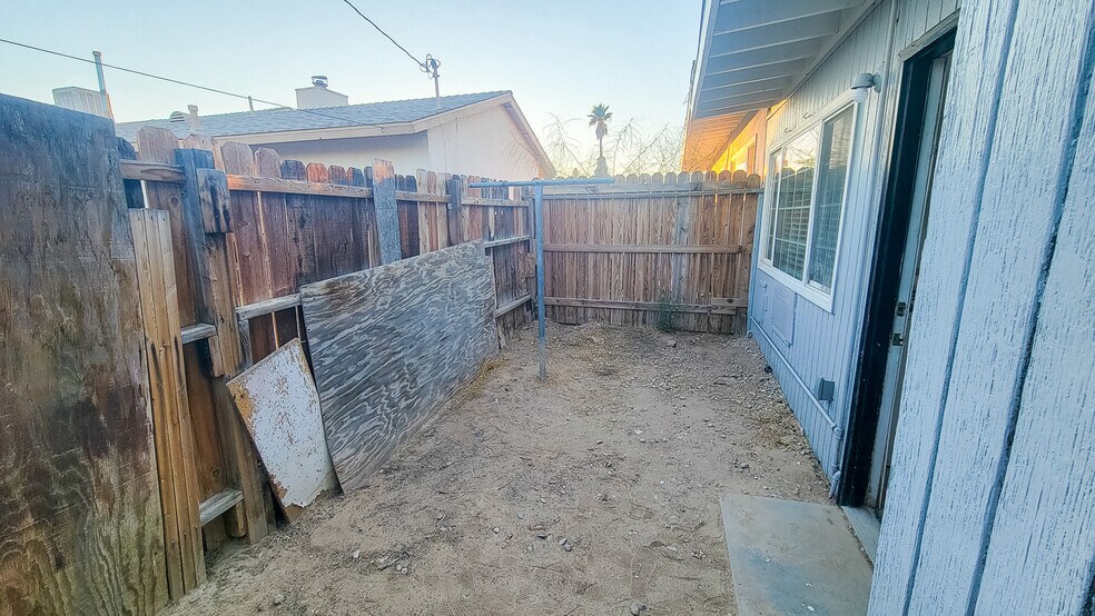 Building Photo - 5527 Baileya Ave