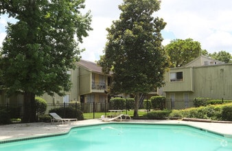 Building Photo - Catalyst Oakwood Gardens Condos