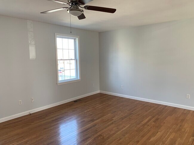 Building Photo - 170 Lawrence St