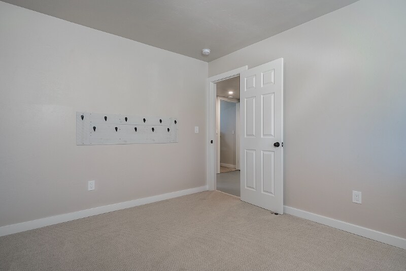 Building Photo - 402 Mill Creek Ct