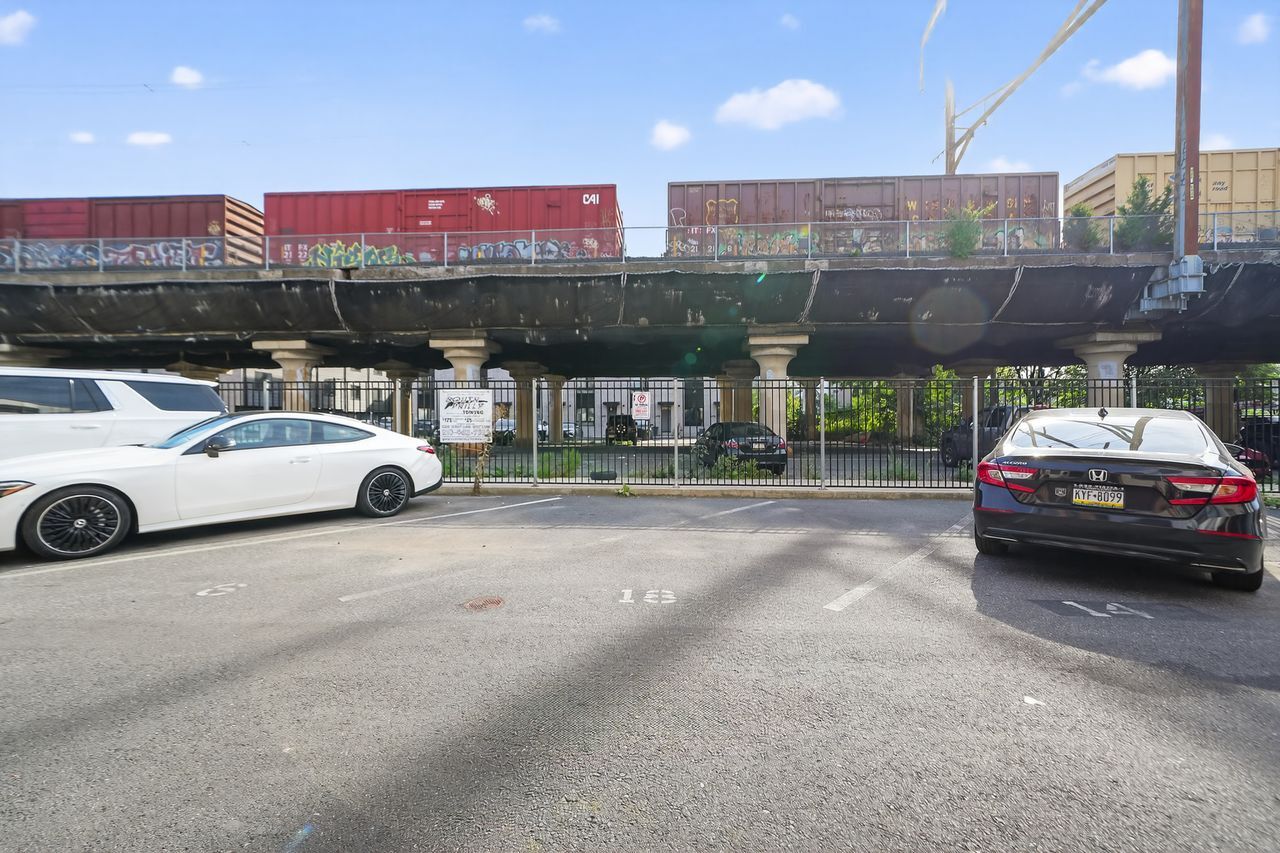 Building Photo - 1518 S 25th St