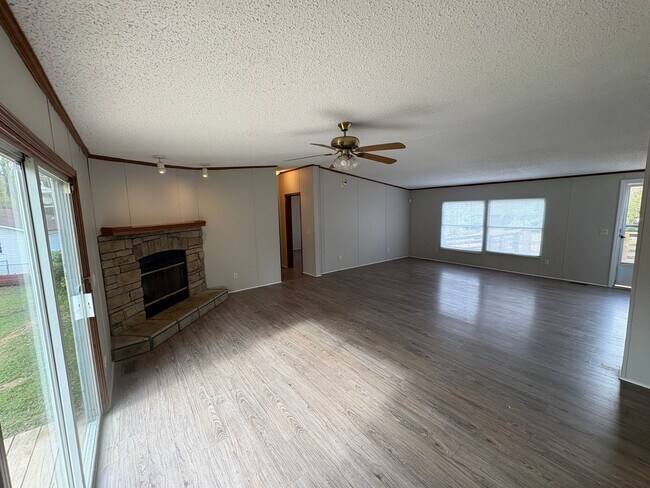 Building Photo - For Rent