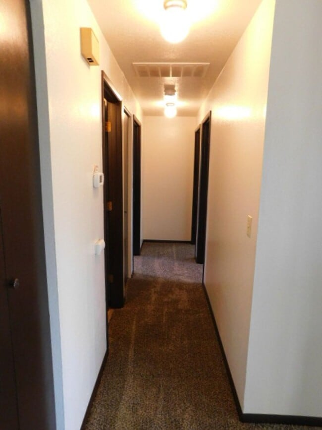 Building Photo - 3Bd/2Ba Single Story House - For viewing!