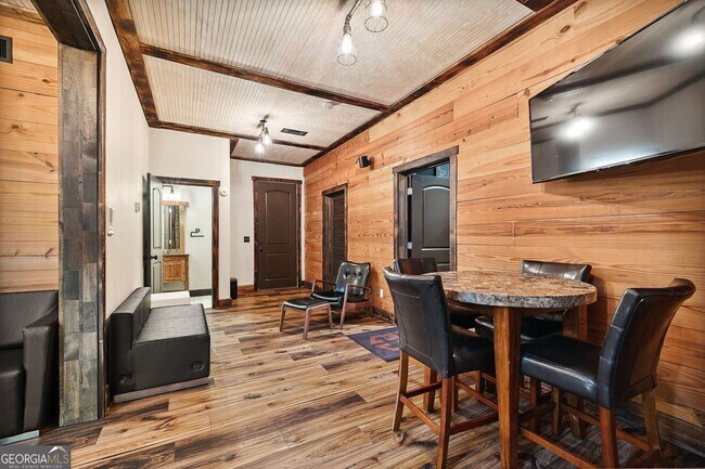 Building Photo - 11140 W Rd