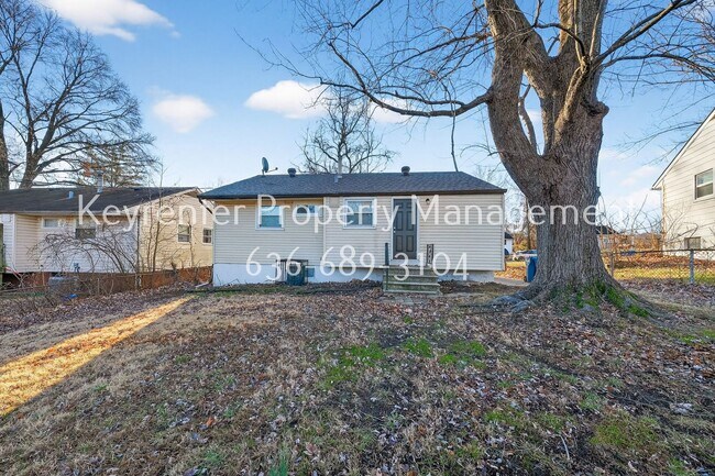 Building Photo - Spacious 3-Bedroom Home with Large Yard – Section 8 Welcome