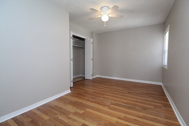 Building Photo - Spacious Bellview 2BR/1.5BA Duplex with Large New Front Deck, Fenced Backyard & Covered 2-Car Car...