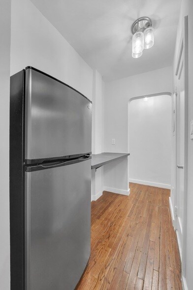 Building Photo - 133 E 35th St