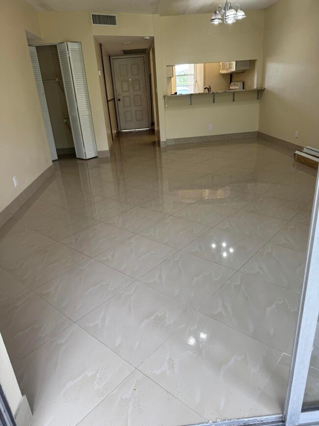 Building Photo - 9921 Three Lakes Cir