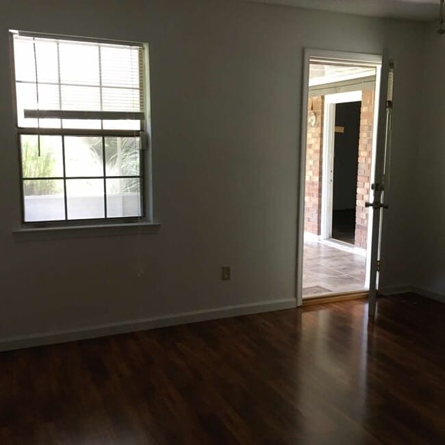Building Photo - 916 Mandarin Dr