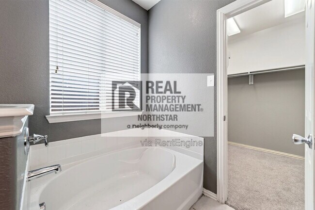 Building Photo - 405 Driftwood Ct