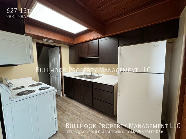 Building Photo - Move In Special - $300 off first full mont...