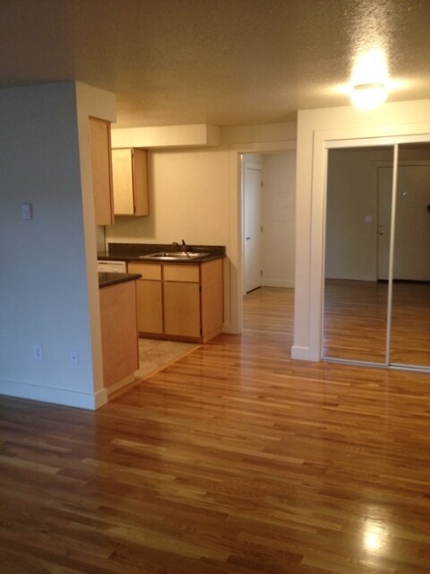 Building Photo - Full Remodeled Custom Fireplace,Hardwoods-...