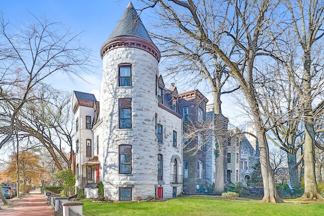 Building Photo - 821 North Carolina Ave SE