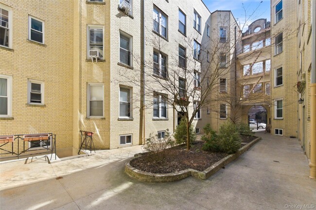 Building Photo - 4006 7th Ave