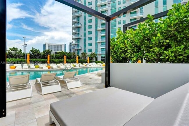 Building Photo - 501 NE 31st St