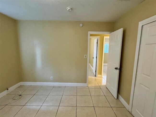 Building Photo - 6471 SW 27th Street