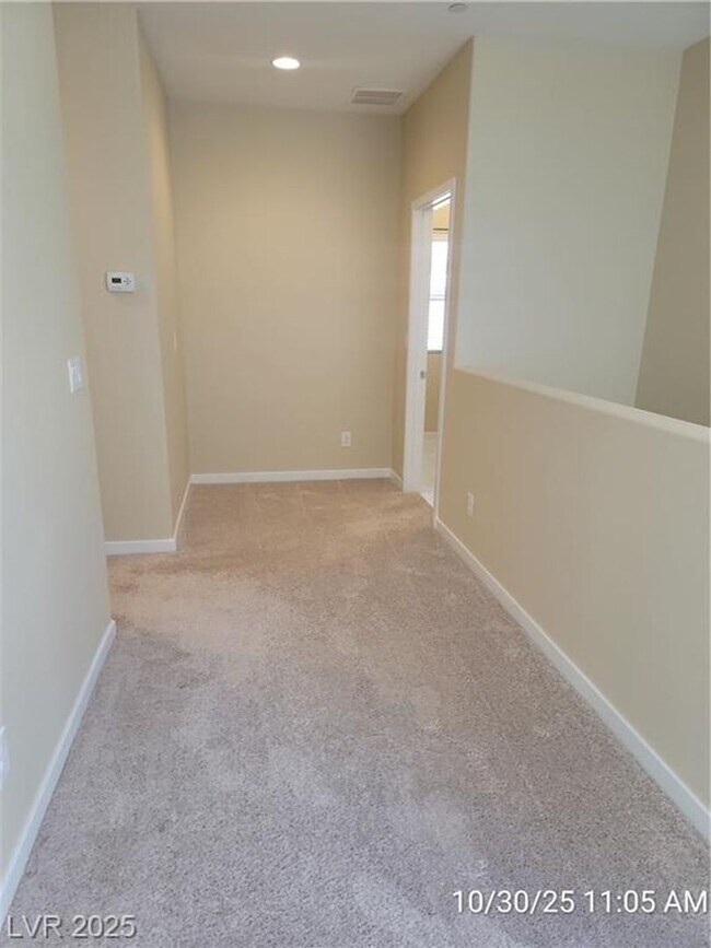 Building Photo - Lovely 2 Story Home!