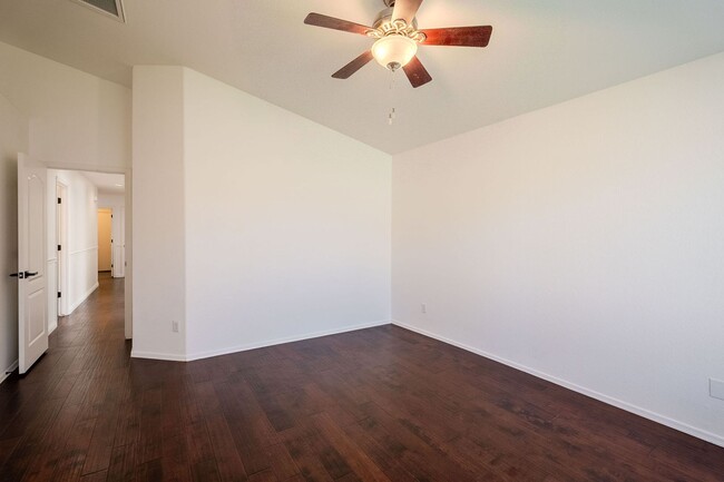 Building Photo - YEAR END MOVE IN SPECIAL!  NEWLY RENOVATED...