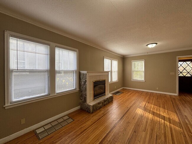 Building Photo - 4 bedroom, 2 bathroom home in the peaceful community of Mahtomedi access to White Bear Lake