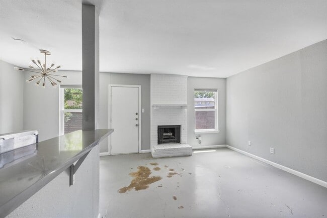 Building Photo - 2315 Burleson Rd