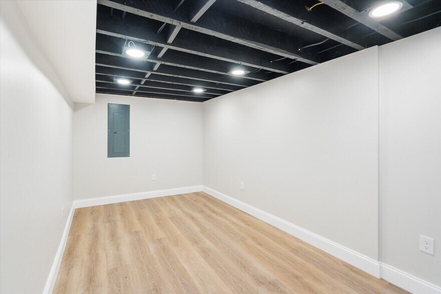 Building Photo - 1415 E Lanvale St