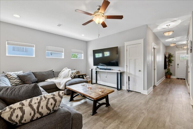 Building Photo - Stunning Tuscany Village Townhouse!