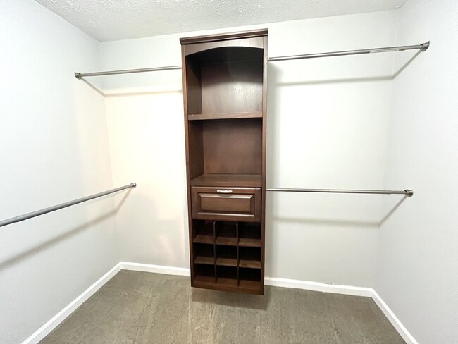 Building Photo - 4/2.5 Beautiful Nashville Craftsman in Nas...