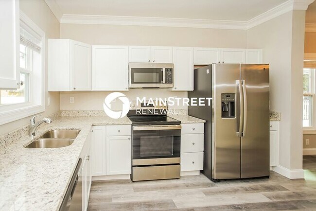 Building Photo - 2 Bedroom Pet-Friendly Home in St. Petersburg, FL with Main Street Renewal