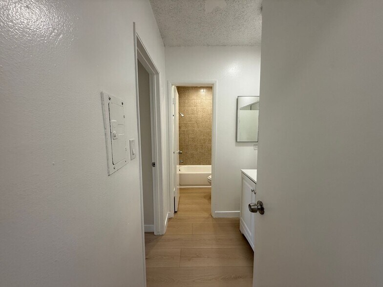 Building Photo - 5461 Kester Ave