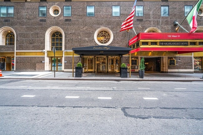 Building Photo - 150 W 51st St
